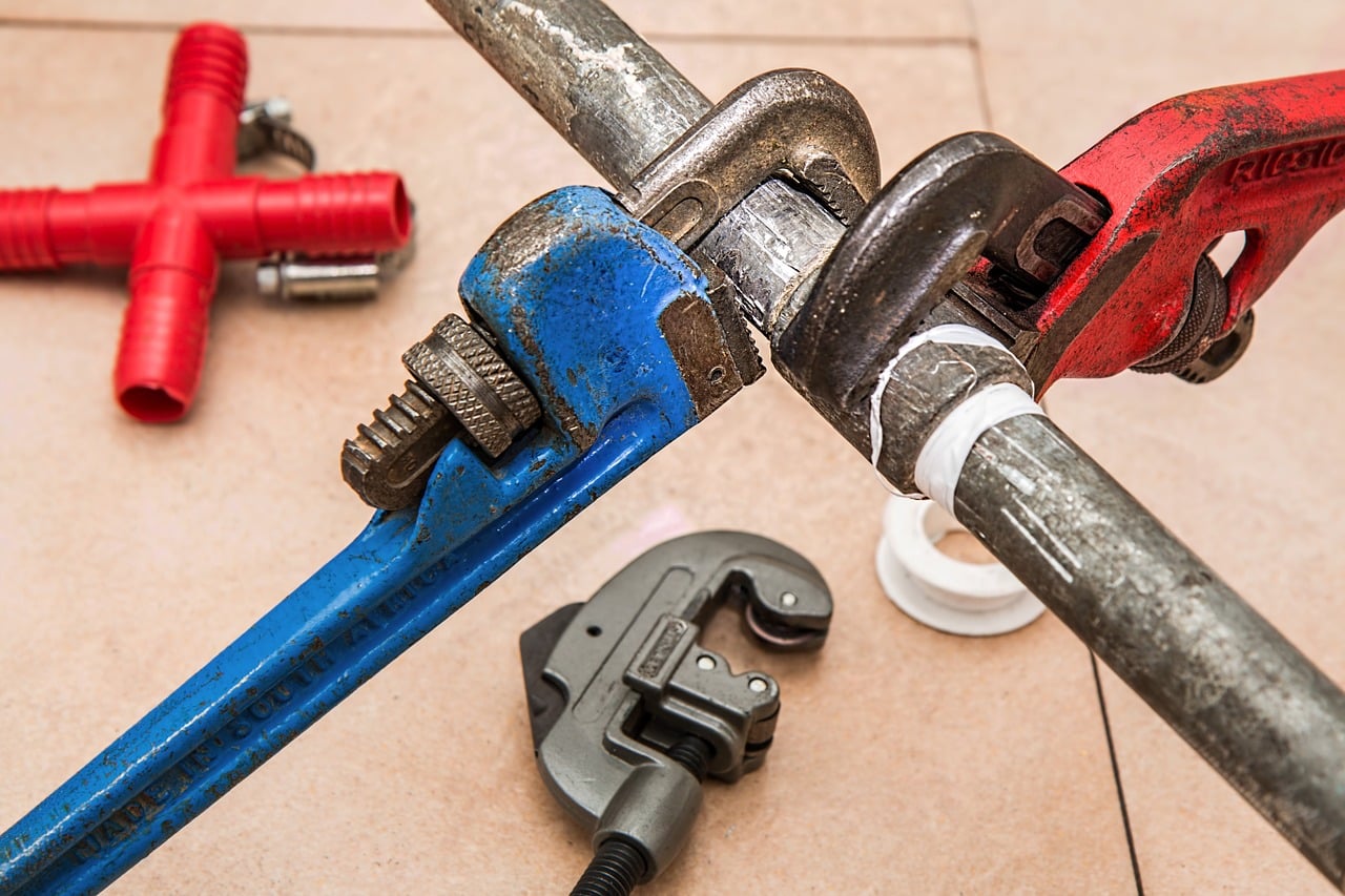 You are currently viewing Springtime Repairs: How to Make DIY Home Maintenance Less Stressful